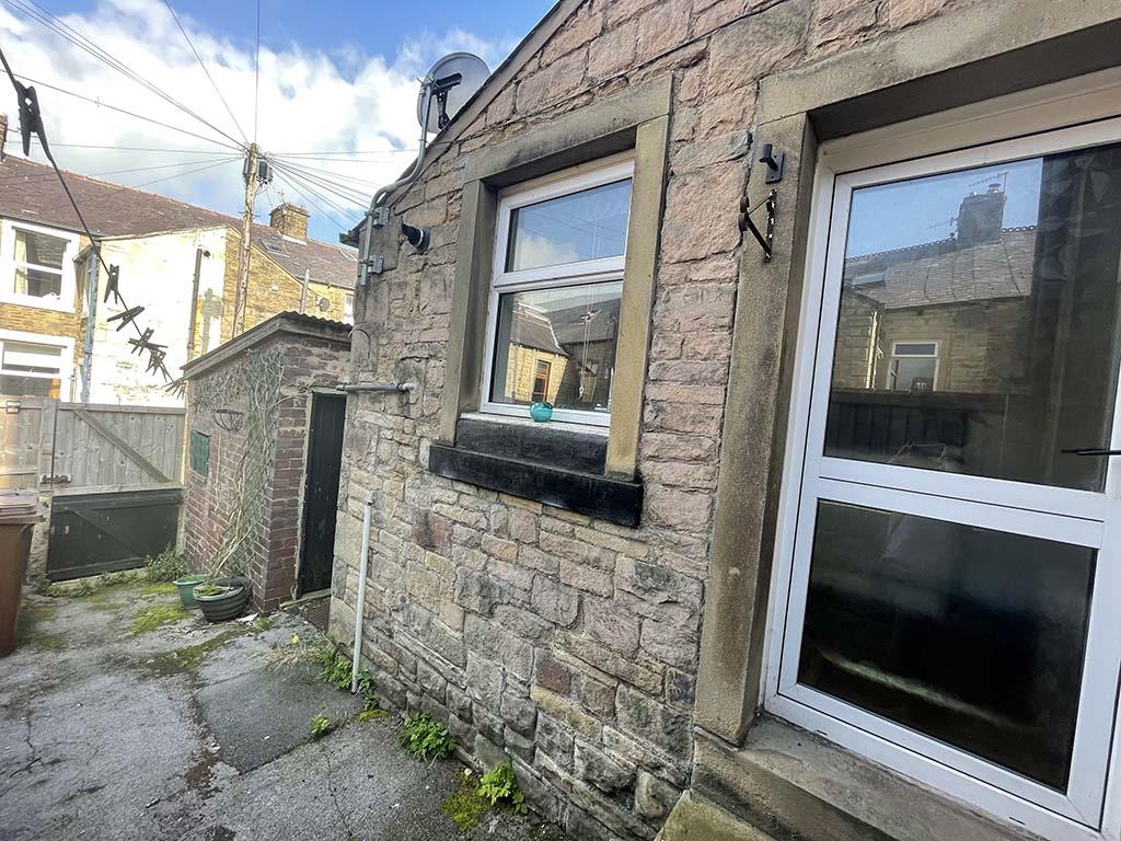 2 bedroom end terrace house SSTC in Barnoldswick - IMG_6125.jpg